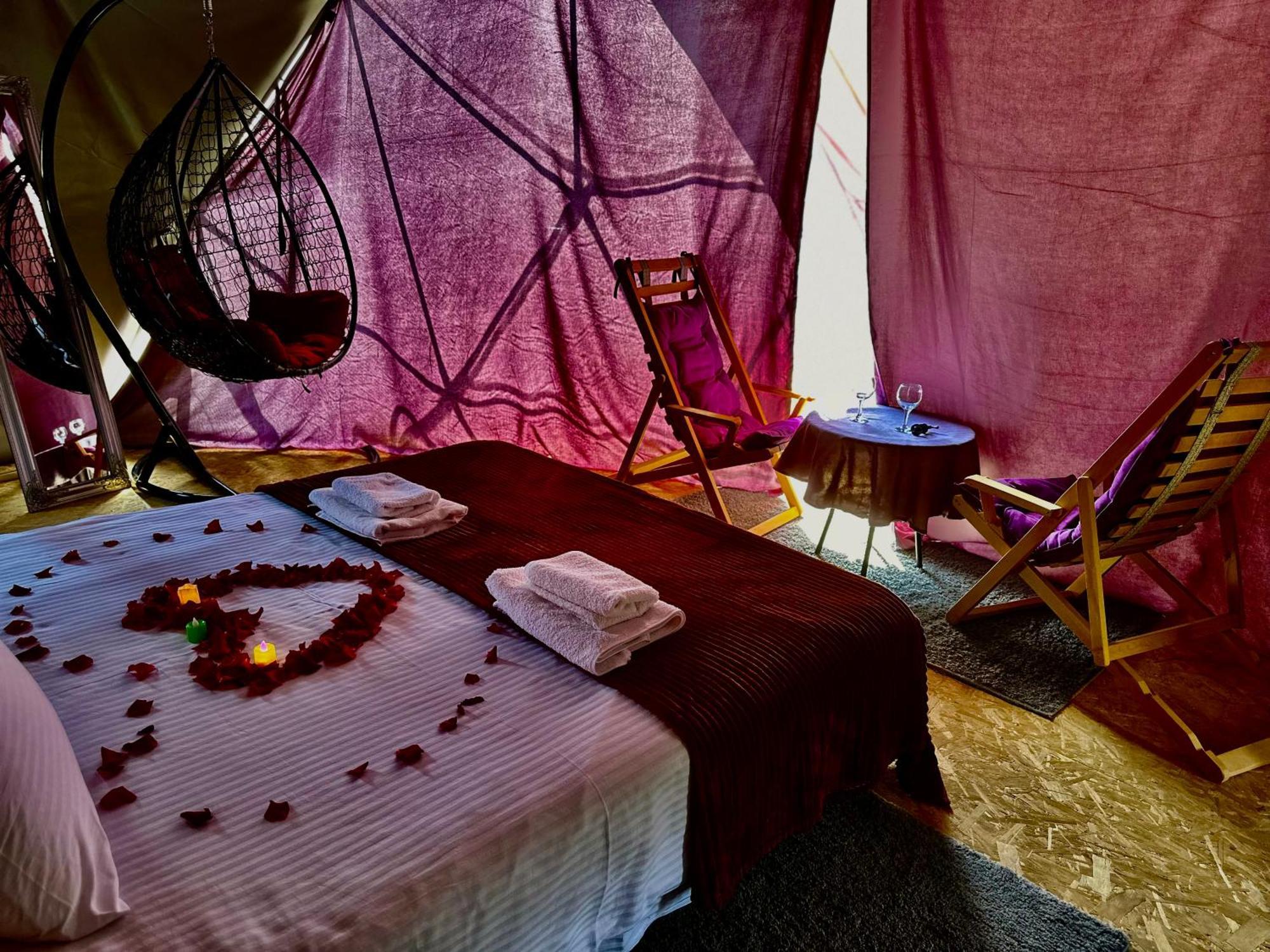 Vardzia Glamping Eksteriør billede