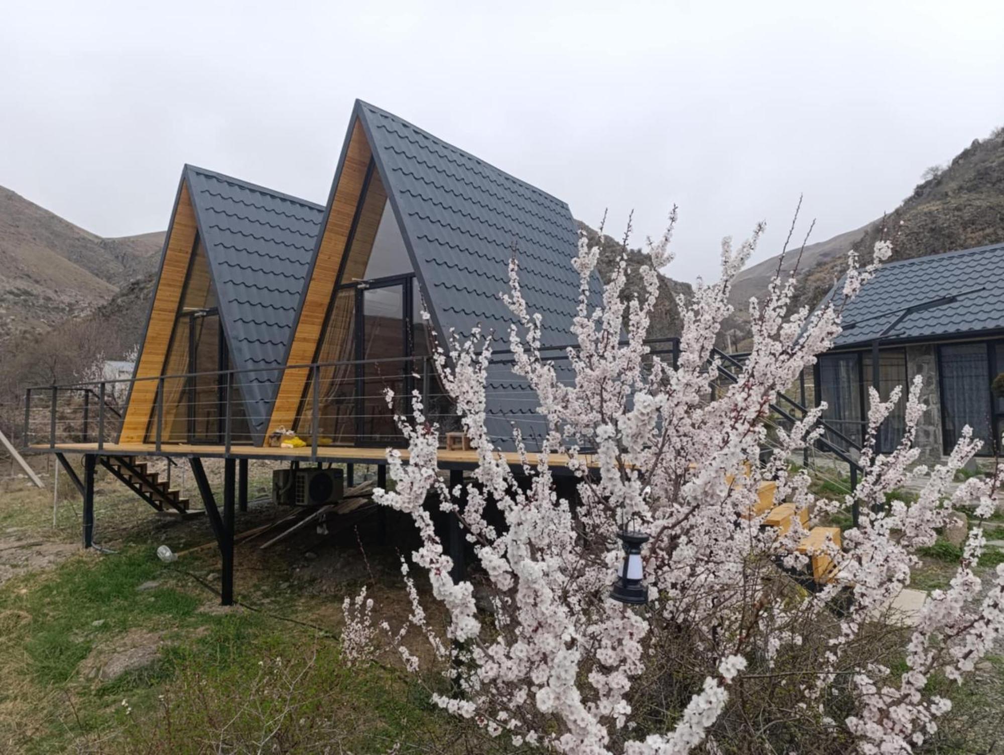 Vardzia Glamping Eksteriør billede